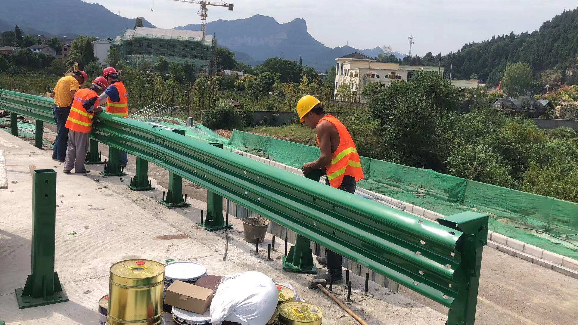 滨江区波形护栏立柱热镀锌波形护栏 - 推荐